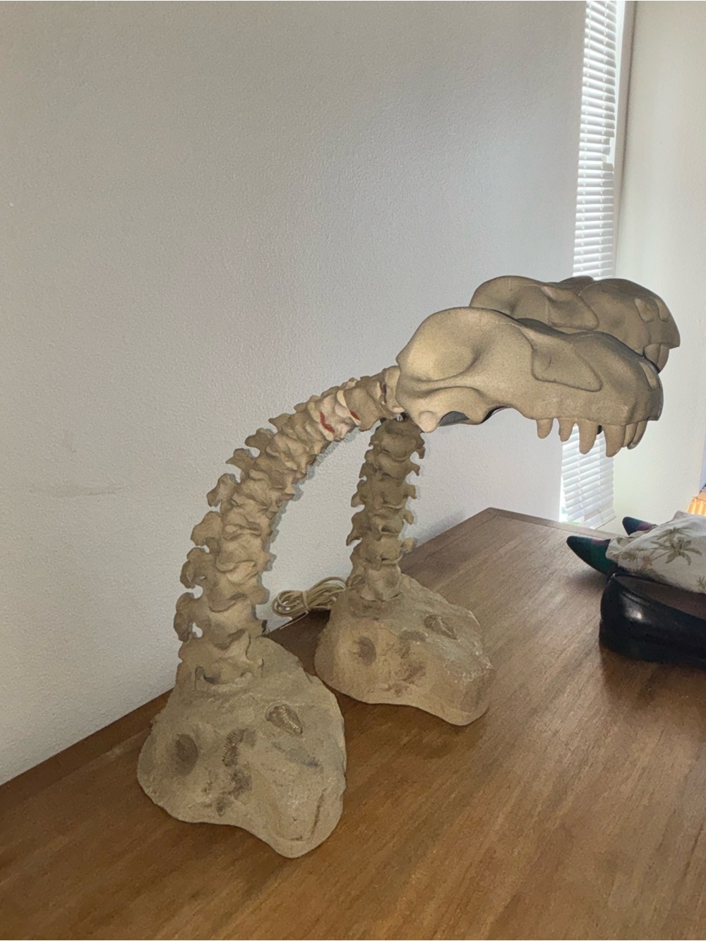 Lampasaurus Dinosaur Skull Skeleton Ceramic Desk Lamps Light by Salton/Stiffel - Picture 9 of 11
